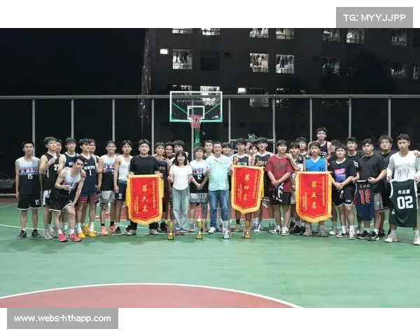 柳州中学生排球联赛彰显体育精神，队员裤脚沾尘不言弃