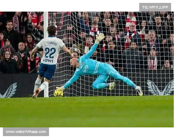 卡洛斯-罗梅罗射门被封堵，西班牙人进攻无功而返